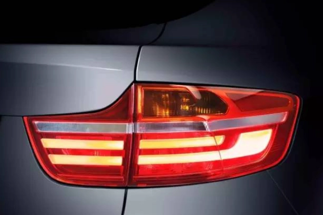 tail light bulb size