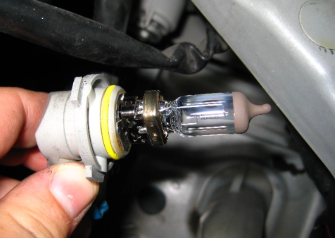 How to change Corolla headlight bulb