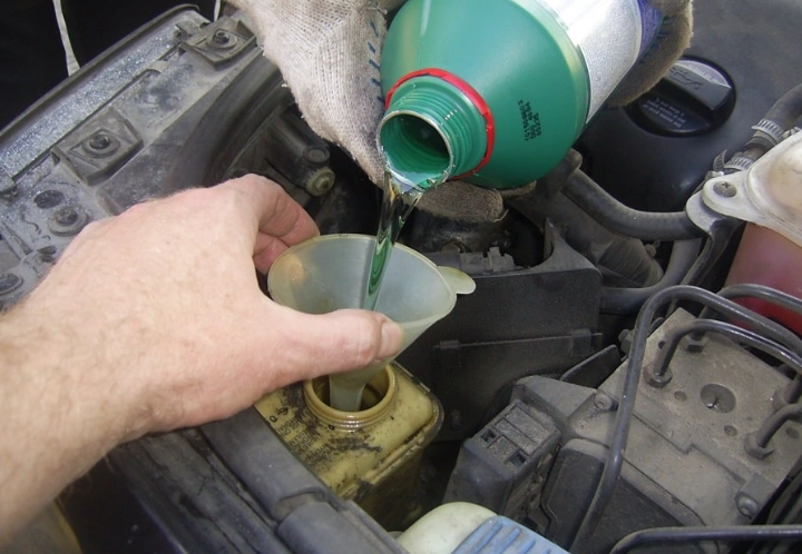 brake fluid symptoms brake fluid symptoms
