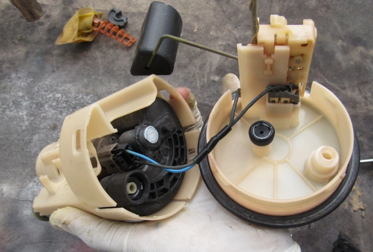 how to test fuel pump Toyota